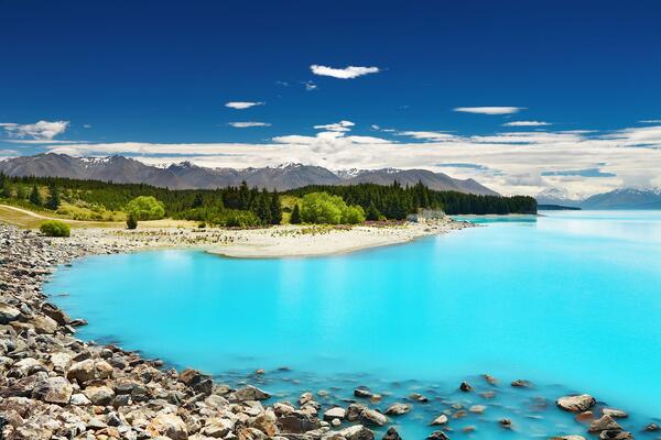 new_zealand_pure_blue_lake_123rf